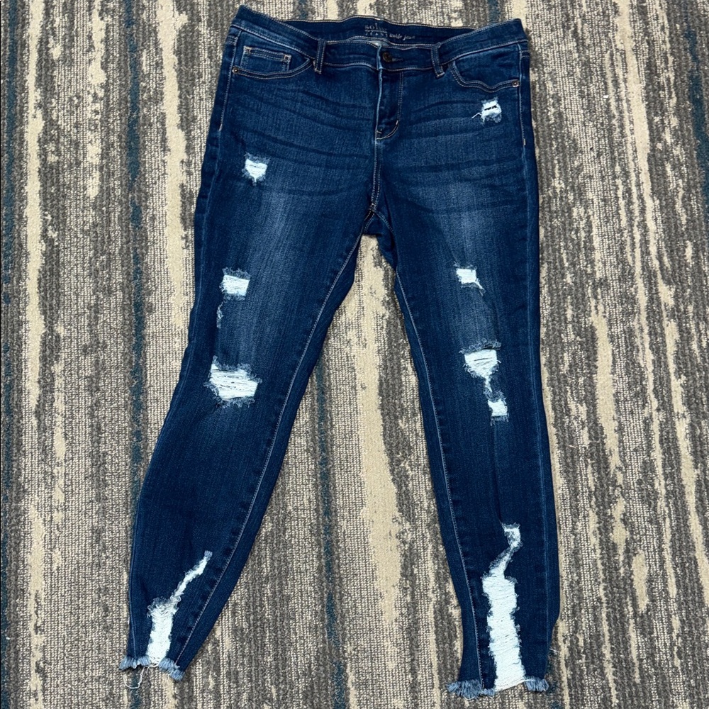 Size 12 Soho Ny&Co Blue Distressed Skinny Ankle Jeans. Super cute and stretchy